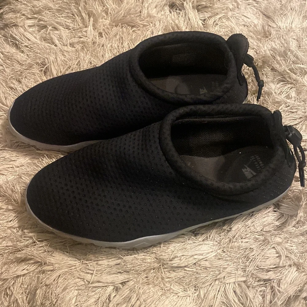 Nike shoes - Picture 2 of 4